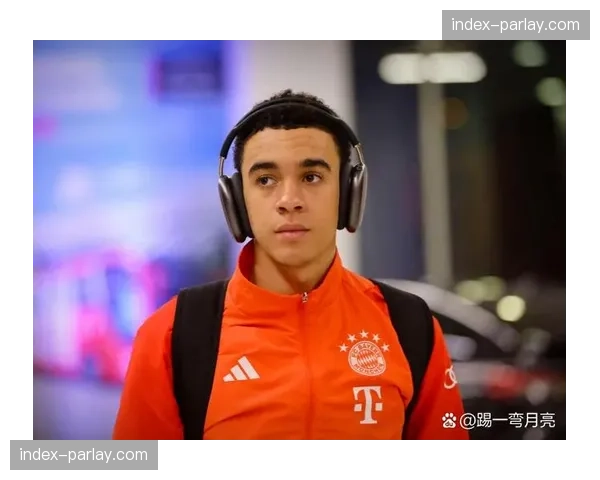 特写：穆夏拉穿裆过人后助攻，拜仁客场扳平比分瞬间